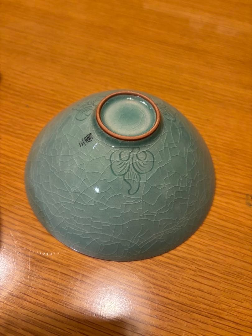 青緑色の花模様の陶器製椀　三國陶芸研究所　韓都鉉