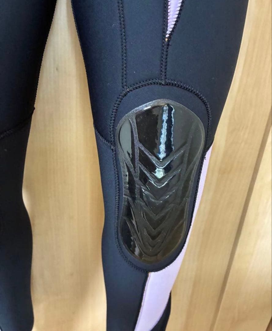 ウェットスーツ 帽子(新品)、説明書、ハンガー、カバー付き