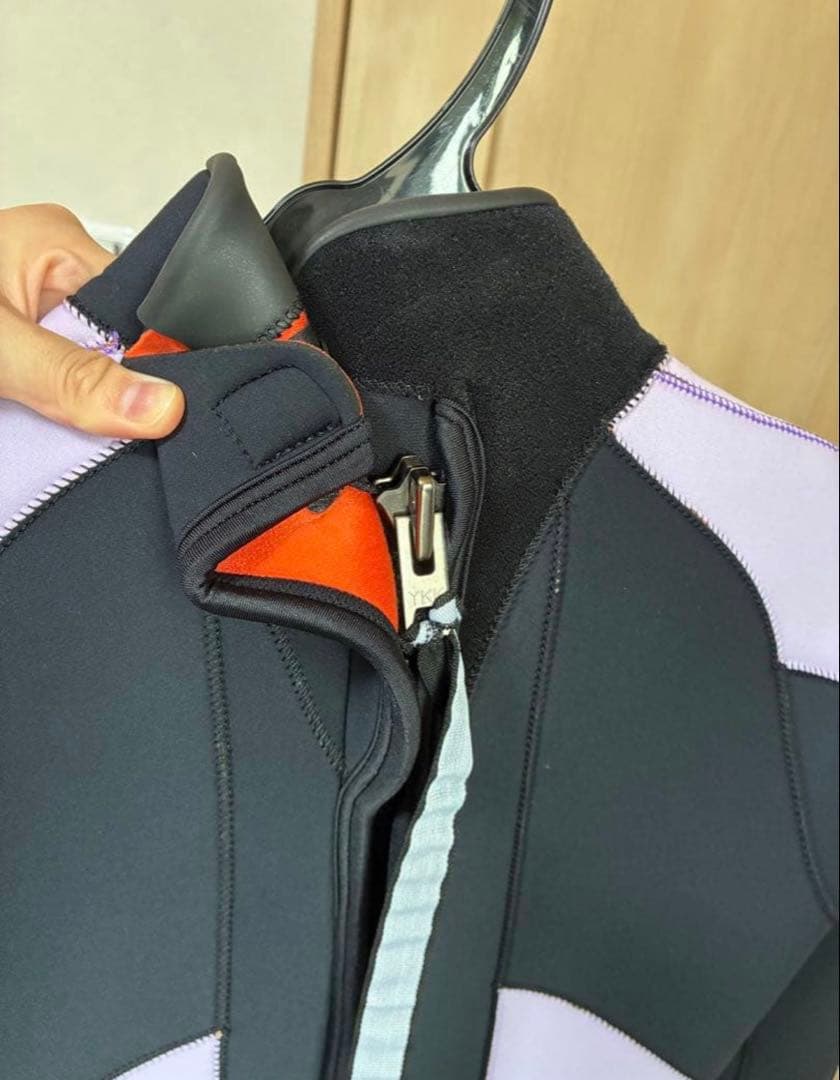 ウェットスーツ 帽子(新品)、説明書、ハンガー、カバー付き