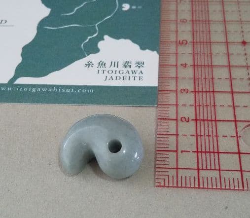 姫川産糸魚川翡翠勾玉2cm