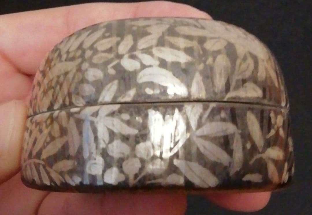 宮崎祐輔作　白金銀彩　駱駝文　香合　共箱　共布　略歴付　茶道具