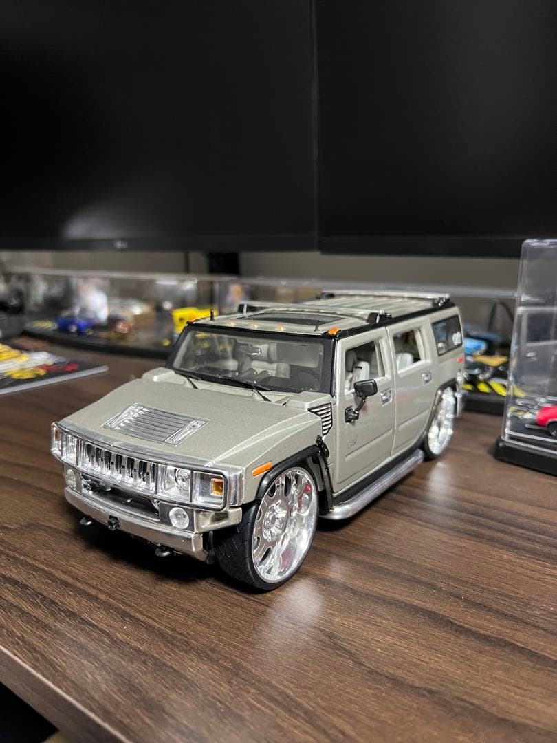 Hummer H2 ミニカー 1/18