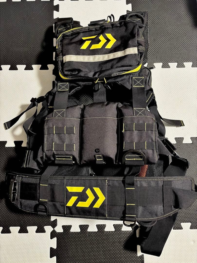 【最終値下】Daiwa フローティングベスト　DF-6107 ブラック/イエロー