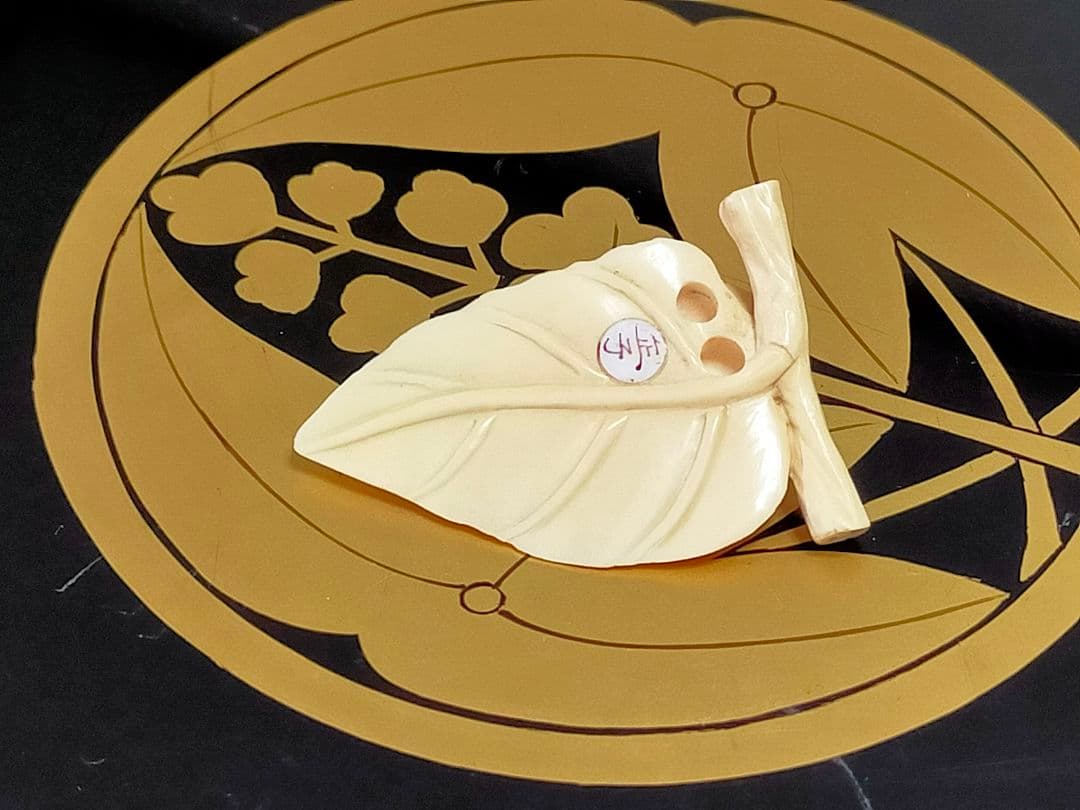 ♥　最高級　根付　蝉　セミ　在銘　骨董品　彫刻　アンティーク　レトロ