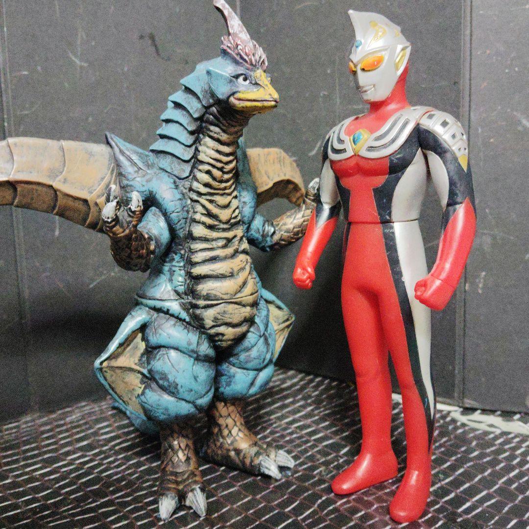 SEA確認画像ウルトラ怪獣旧型ソフビリドリアスと愉快な仲間達