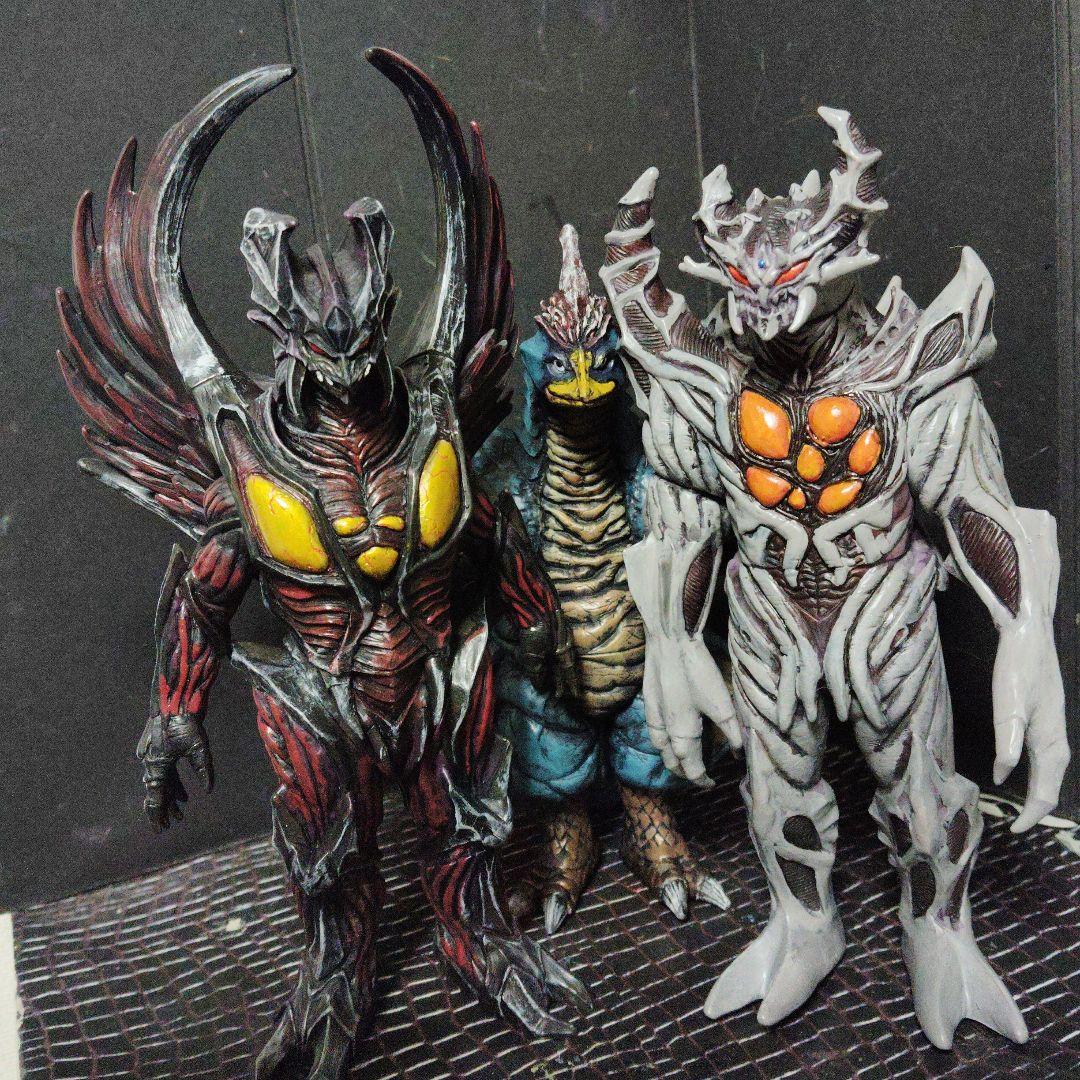 SEA確認画像ウルトラ怪獣旧型ソフビリドリアスと愉快な仲間達