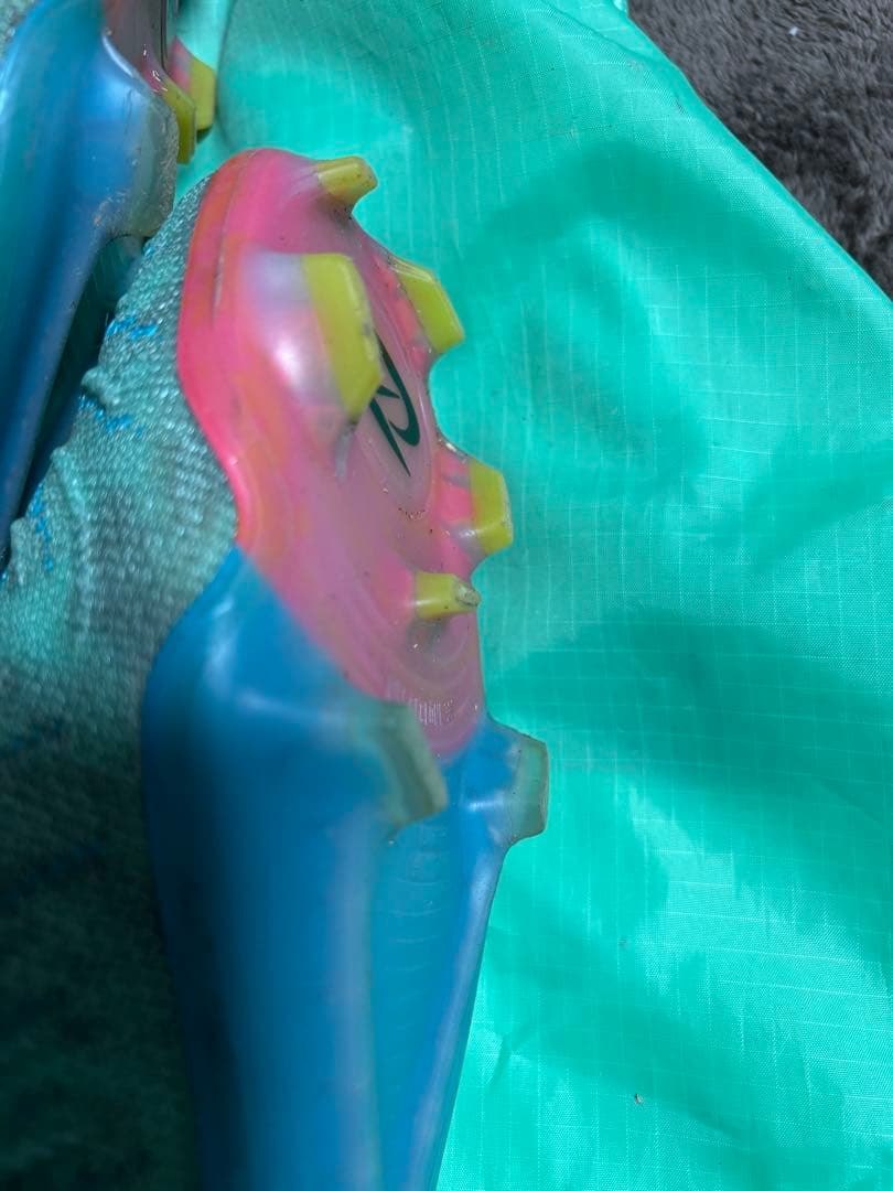 Nike Phantom サッカーシューズ 青・緑・ピンク