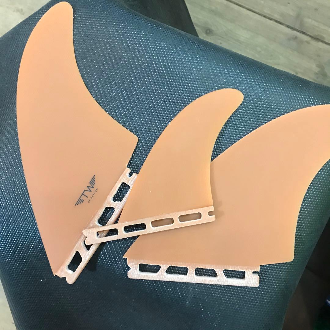 TW エディション サーフボードフィン 2枚セットプラス1