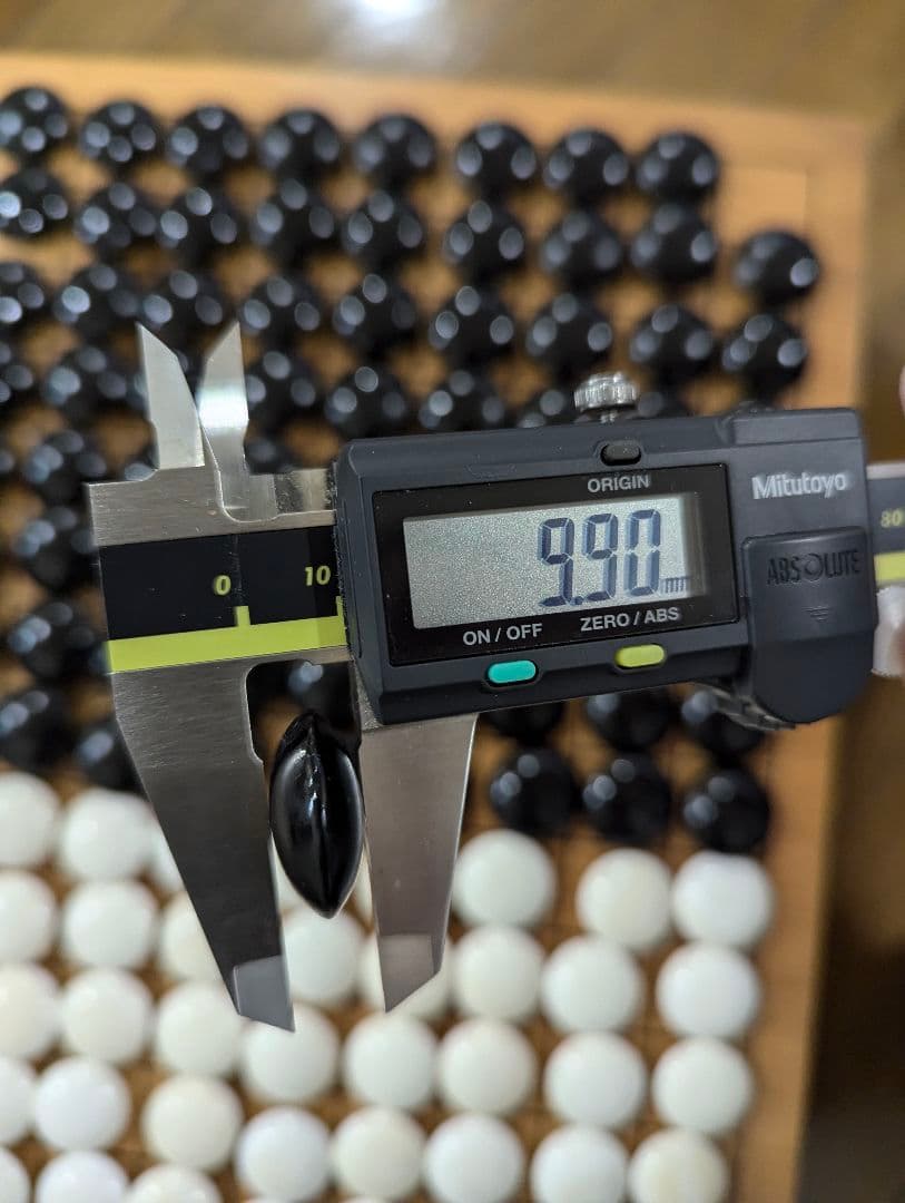 本格囲碁セット　基盤　蛤碁石　那智黒石　脚/へそ　桐のケース付き