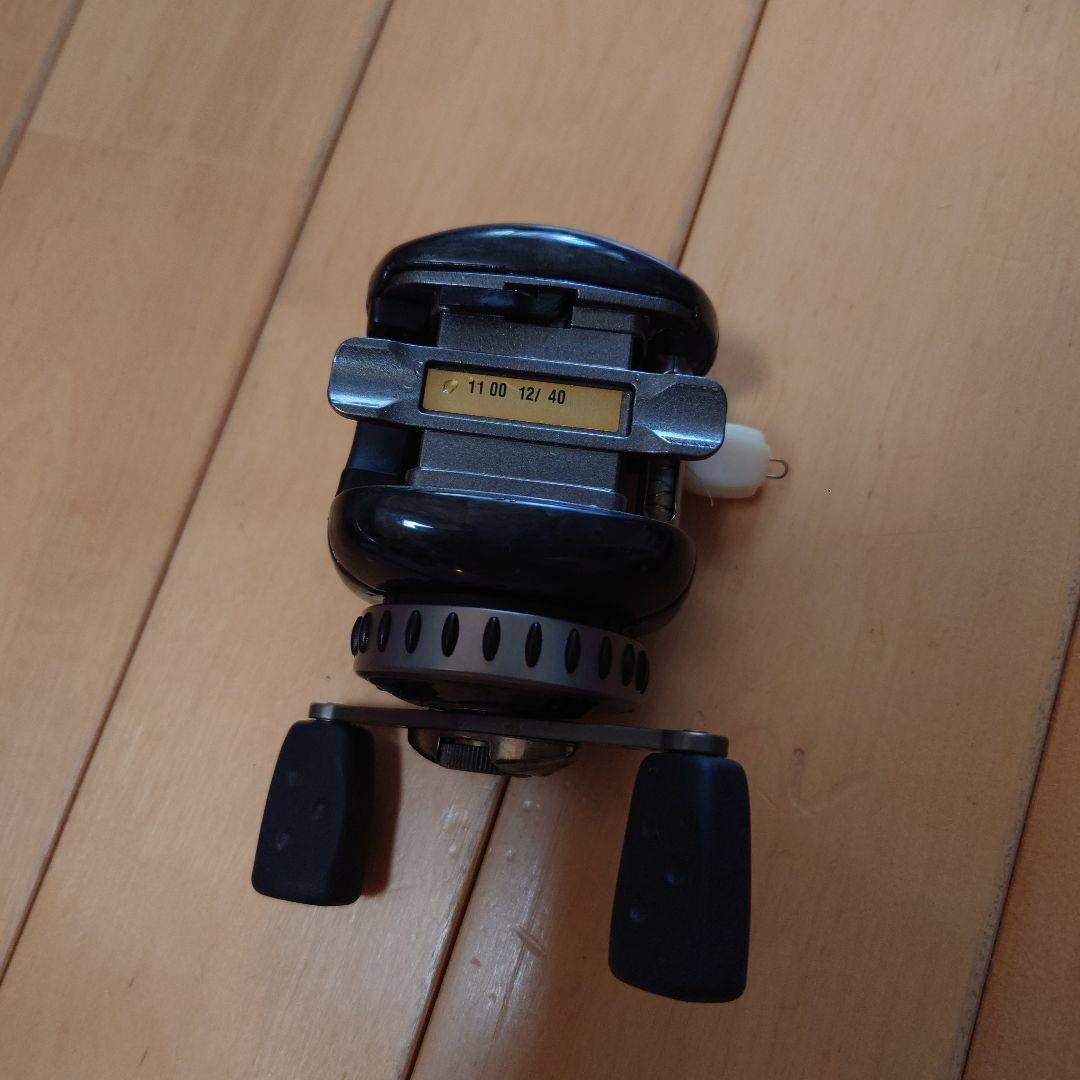 フィッシングリール 黒 コンパクト