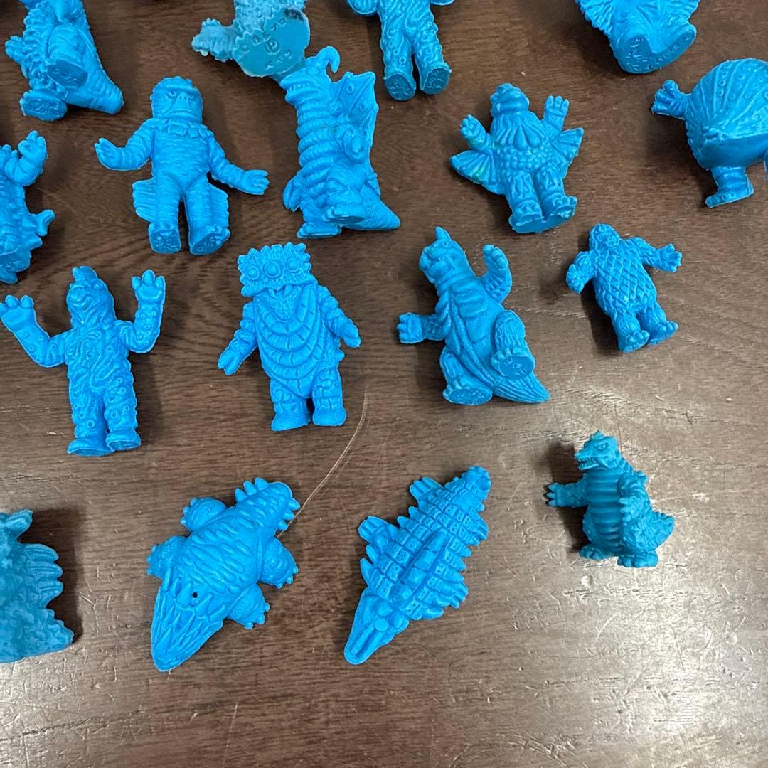 ウルトラマン　怪獣消しゴム　円谷プロ　青　ブルー