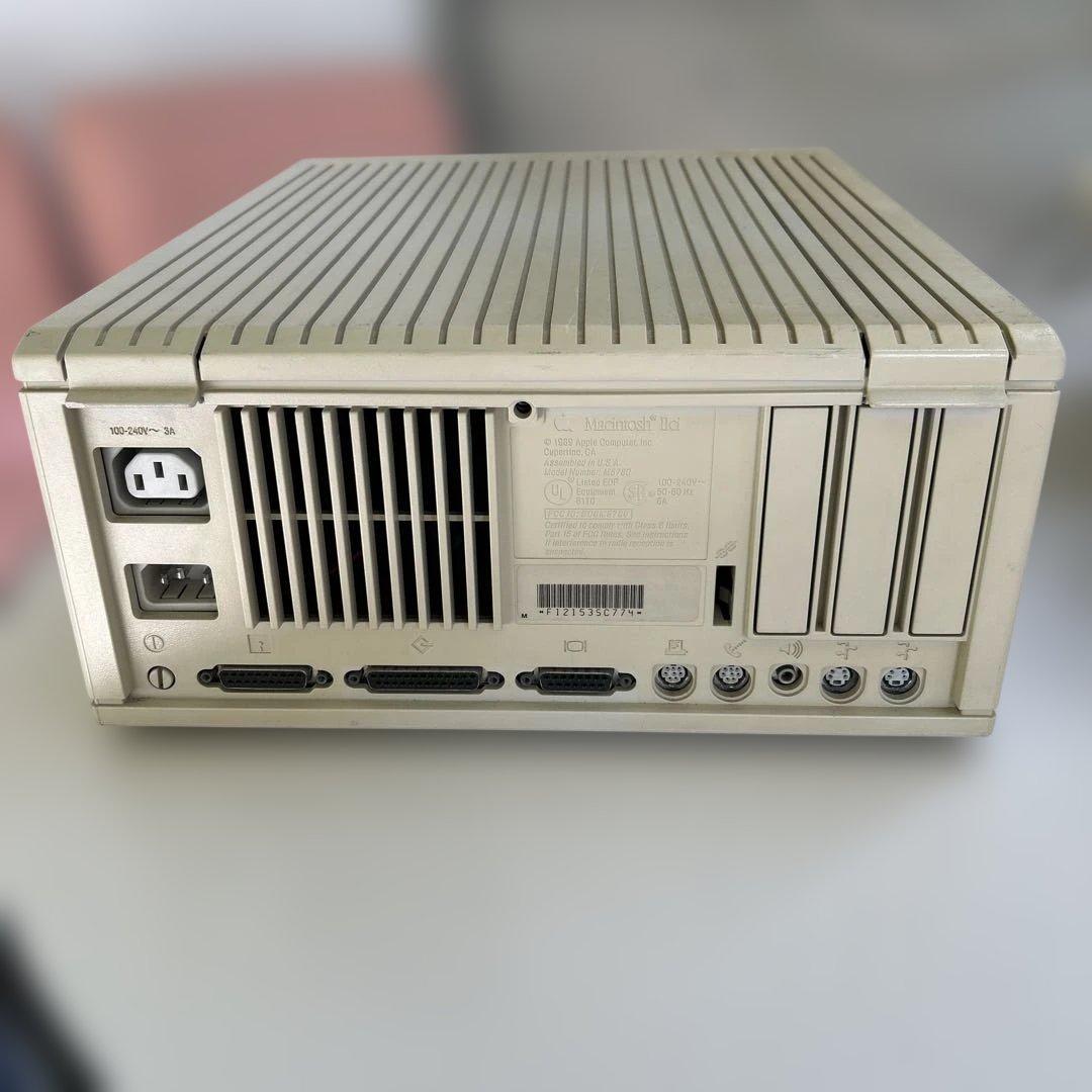 Macintosh II クリーム色