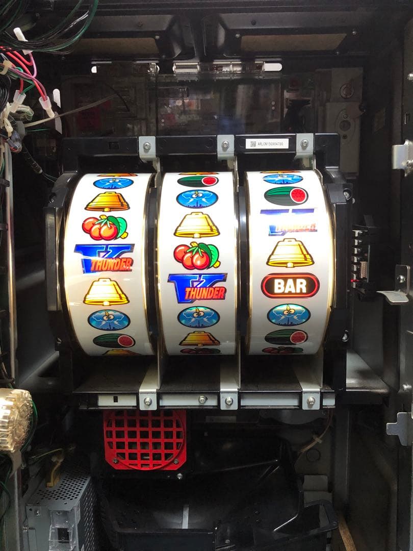 ⚠︎説明文必読⚠︎ パチスロ　サンダーV リボルト　実機+鍵等付属品(送料込)