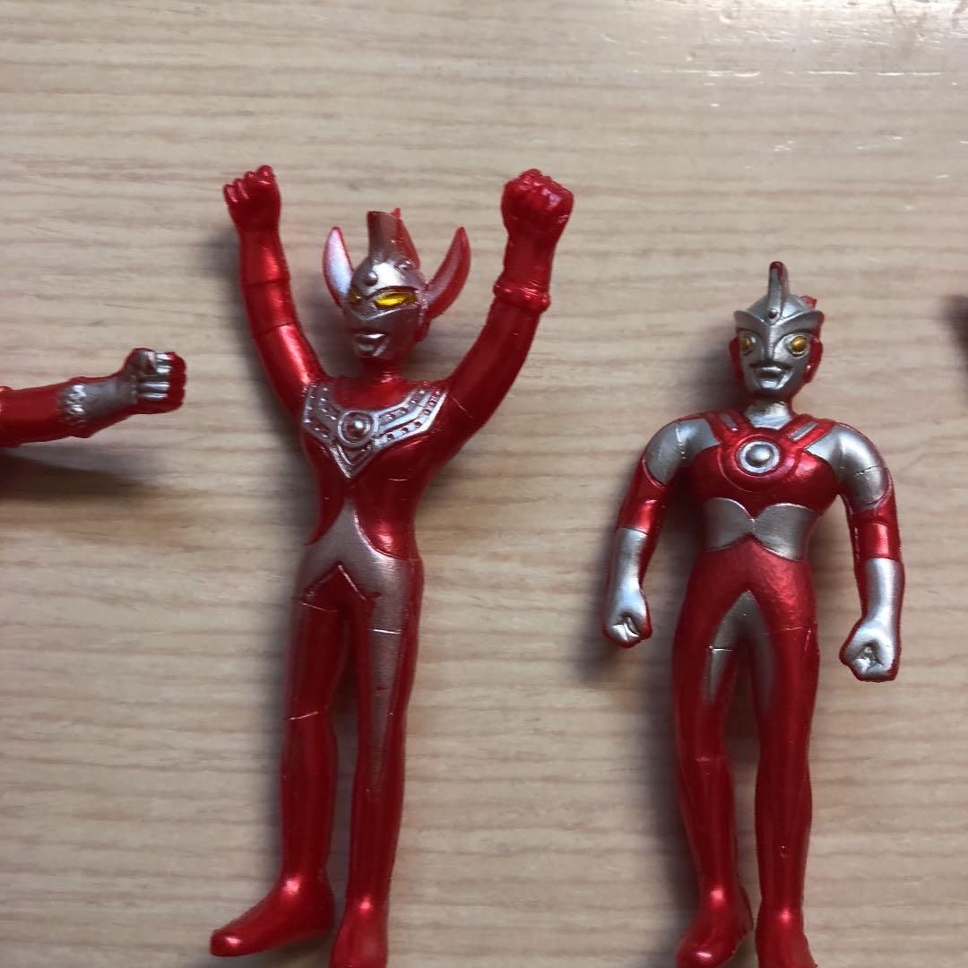 ウルトラマン　人形