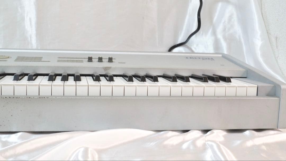 KORG TRITON シンセサイザー prox 88鍵盤 シルバー