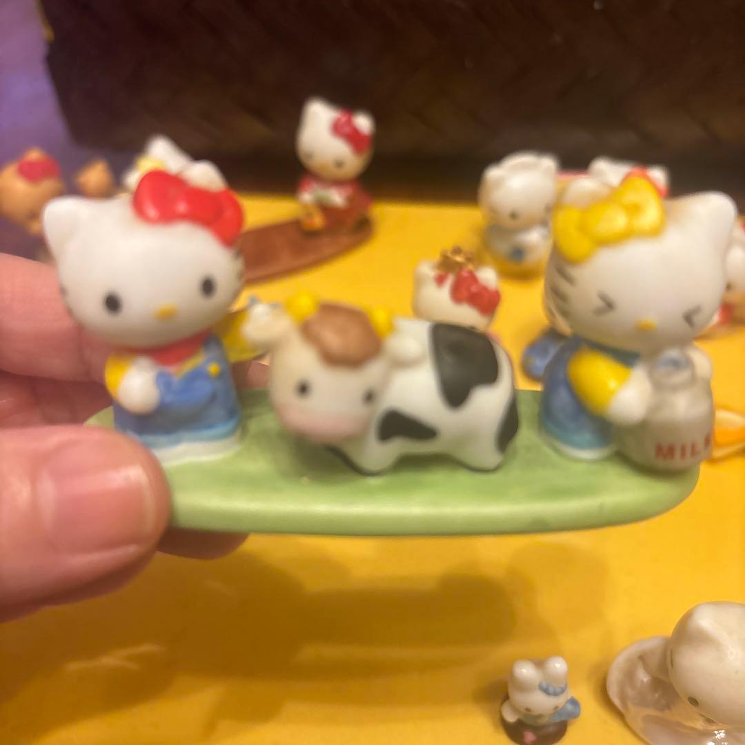 千趣会　ハローキティ 陶器製フィギュア　１３個