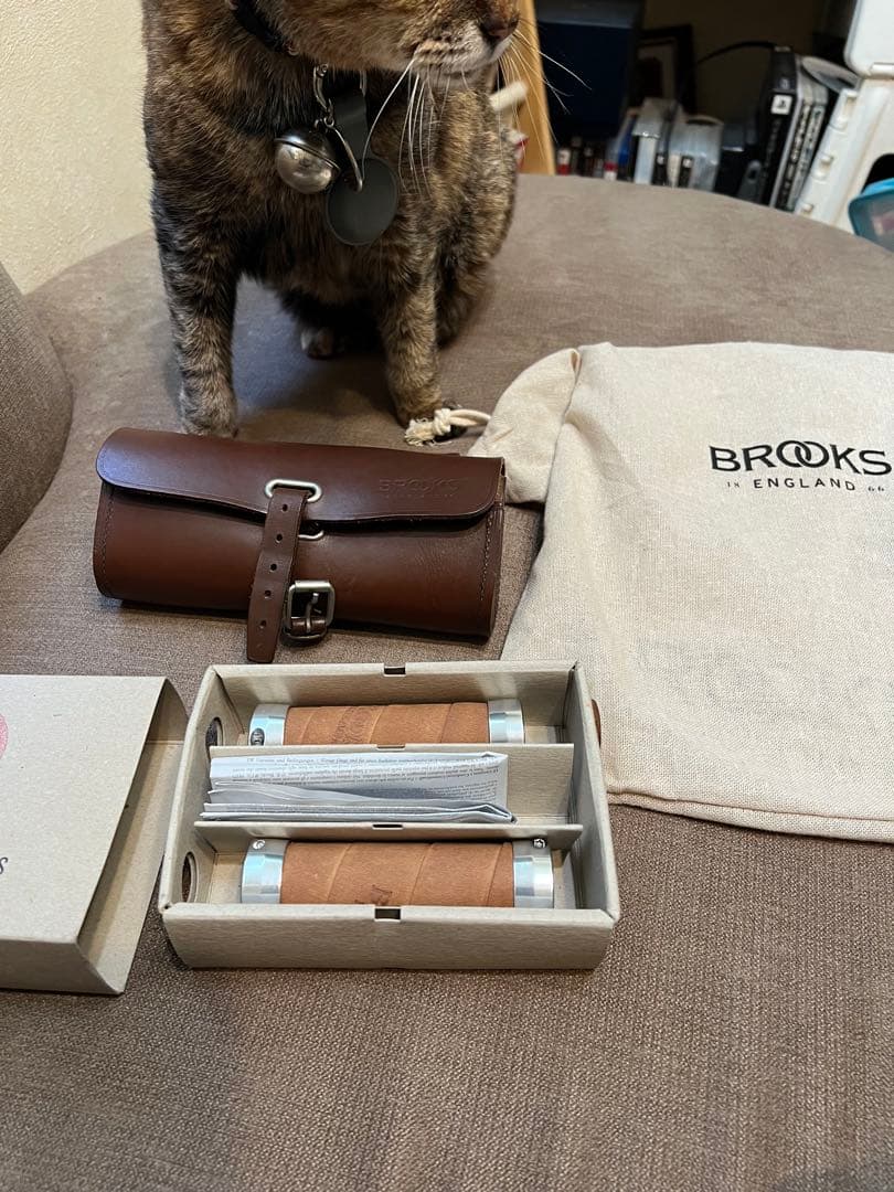 BROOKS スレンダー Grips （100ミリ）とサドルバック