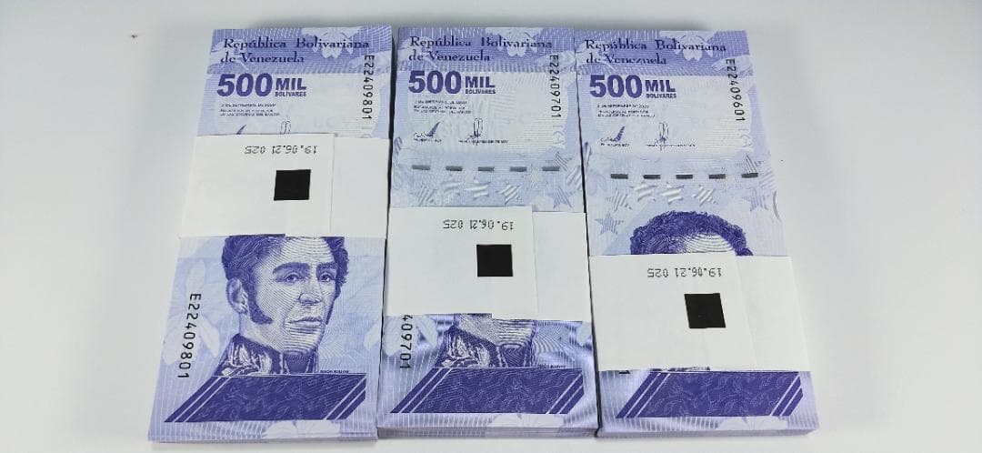 未使用 ベネズエラ　50万ボリバル・ソベラノ　紙幣　300枚　ハイパーインフレ