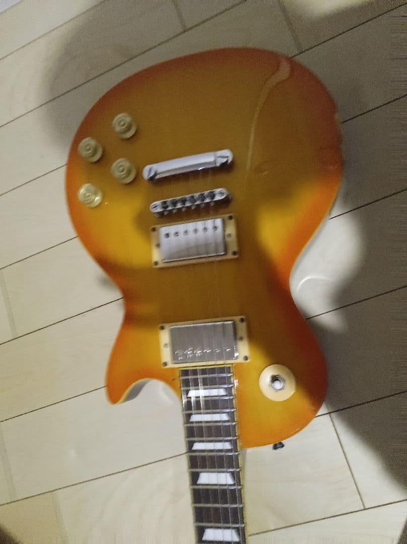 Maison レスポールタイプ　エレキギター