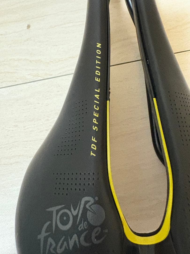 セライタリア SLR Boost TM Superflow TDF サドル L3