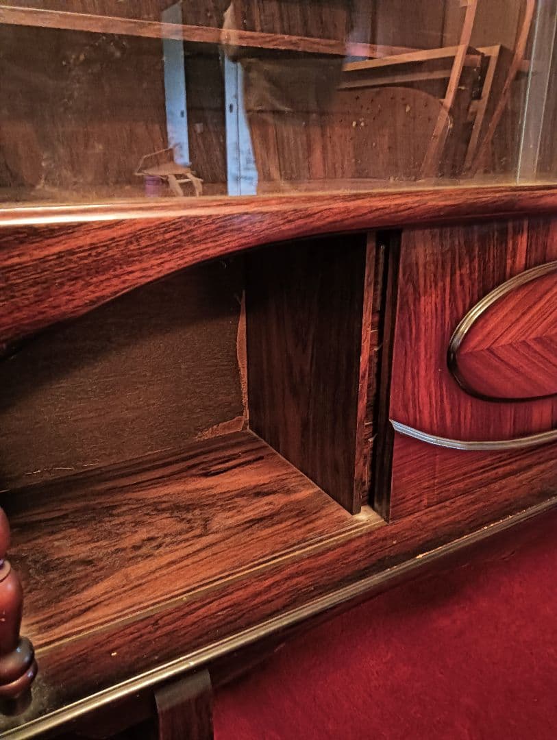 ダークブラウン　赤っぽいウッド ガラス扉キャビネット　昭和　レトロ　ビンテージ