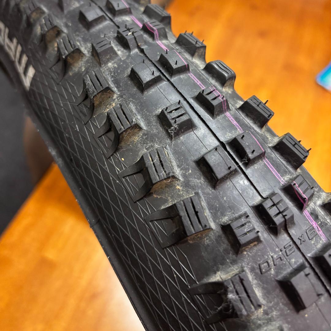 SCHWALBE MAGIC MARY 29インチ　2.40　2本セット