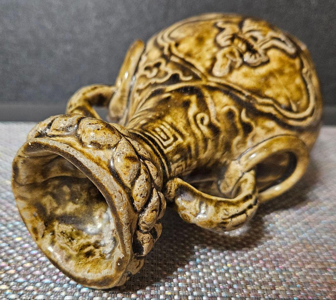 某美術館収蔵品　中国古陶磁器　五代時代　褐釉　双耳不遊環　浮彫　人物図　瓶　壺