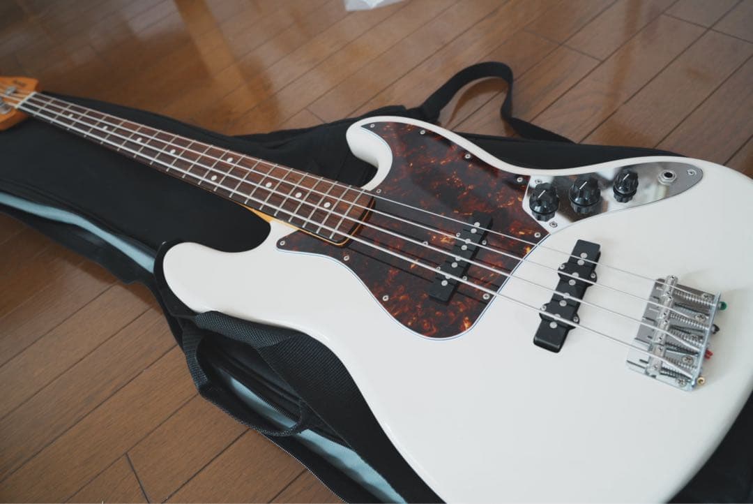 HISTORY ジャズベース ホワイト