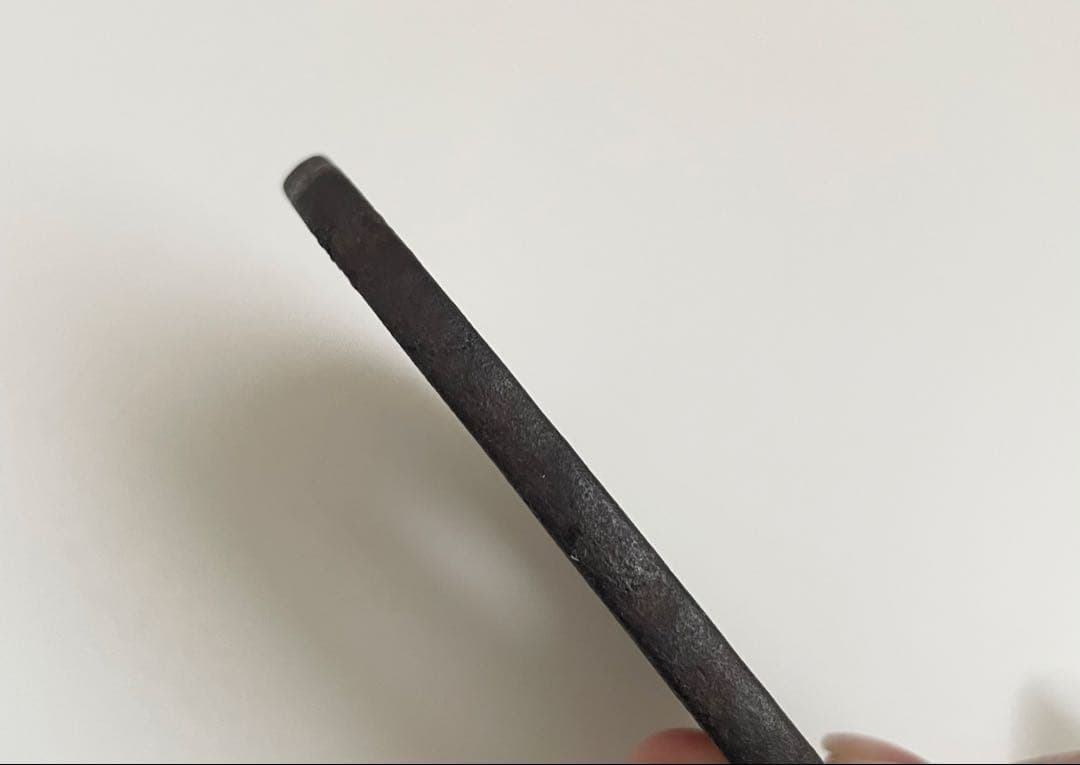 薄*明様 鐔　上作　江戸時代　鉄地金象嵌　瓦に古銭　家紋図