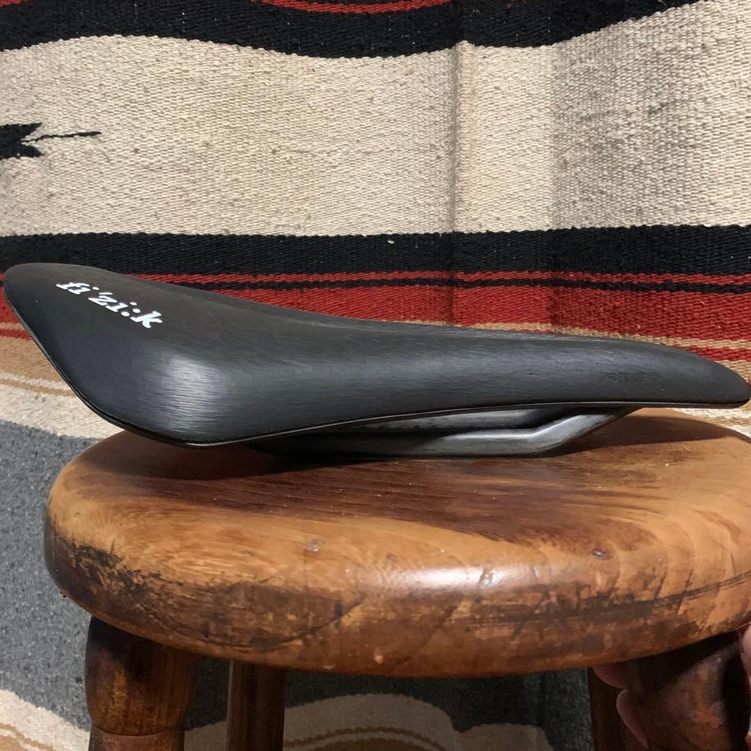 fi'zi:k フィジーク VENTO ARGO 00 サドル 140mm