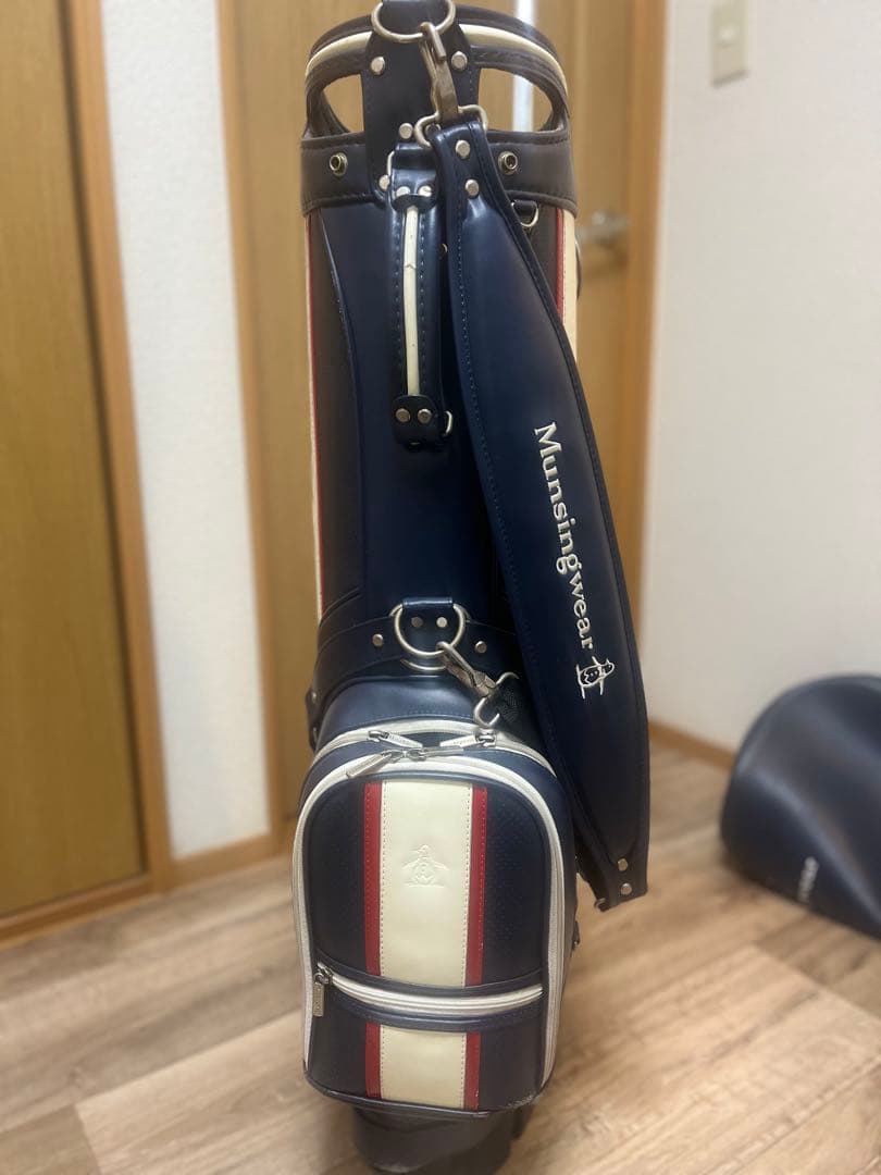 マンシングウェア　ゴルフキャディーバッグ　　紺色　キャスター付