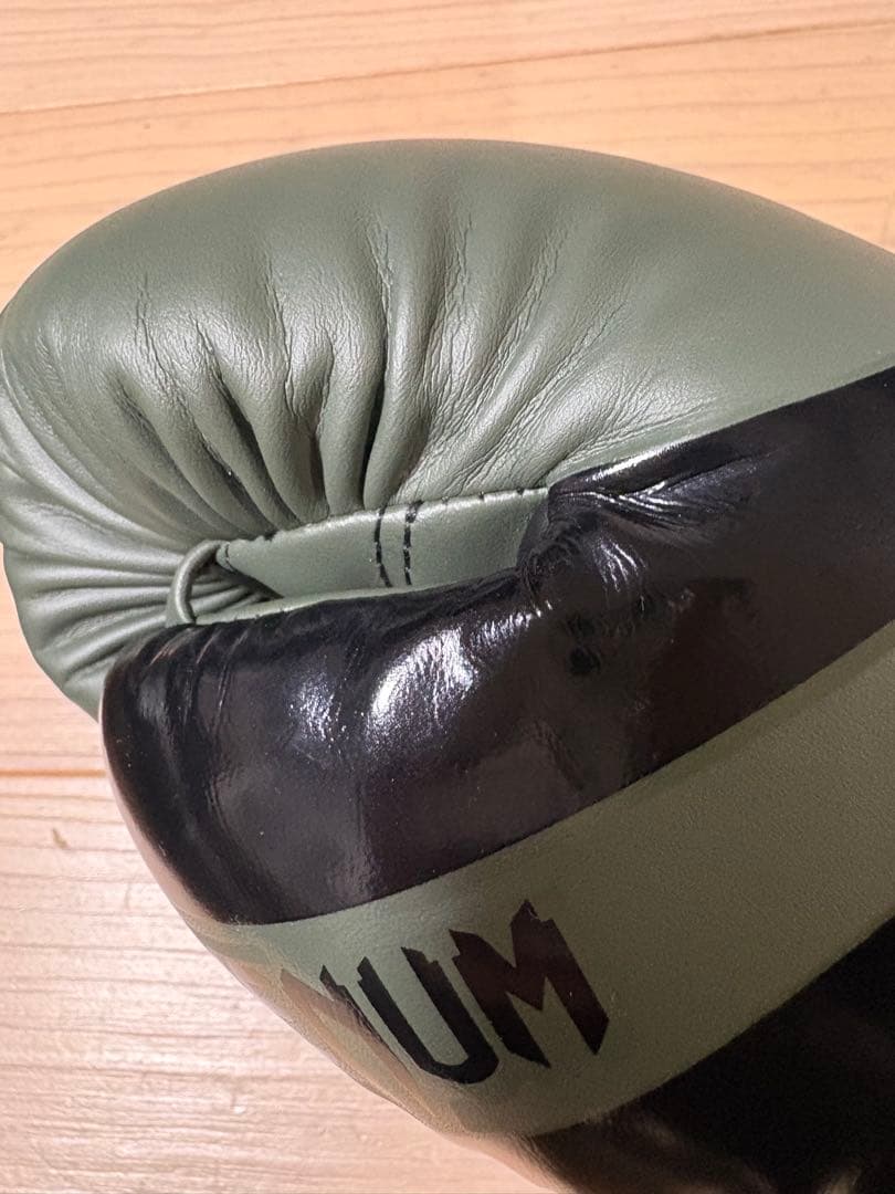 Venum ボクシンググローブ Elite 10oz オリーブ×ブラック
