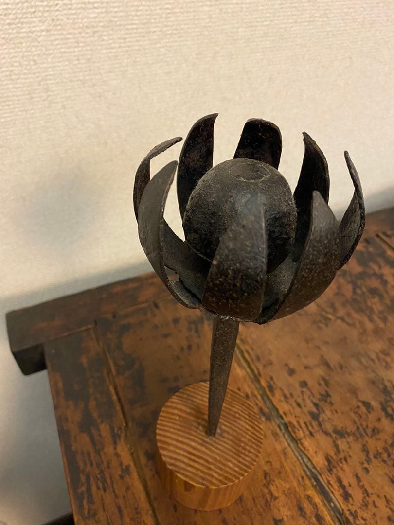 李朝工芸　鉄製オブジェ（蓮花）