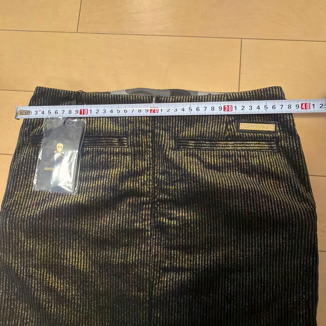 MARK&LONA 新品未使用スカート 定価32000円BLACK➕GOLD