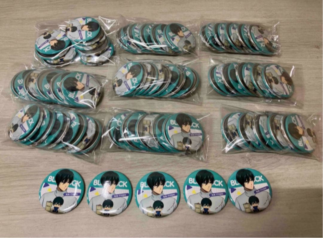 ブルーロック　食べ歩き　缶バッジ　凛