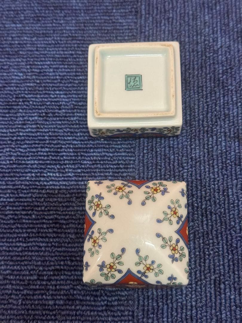 1660 有田焼 徳幸窯　角徳　『草花文角香炉と角香合 同柄揃』