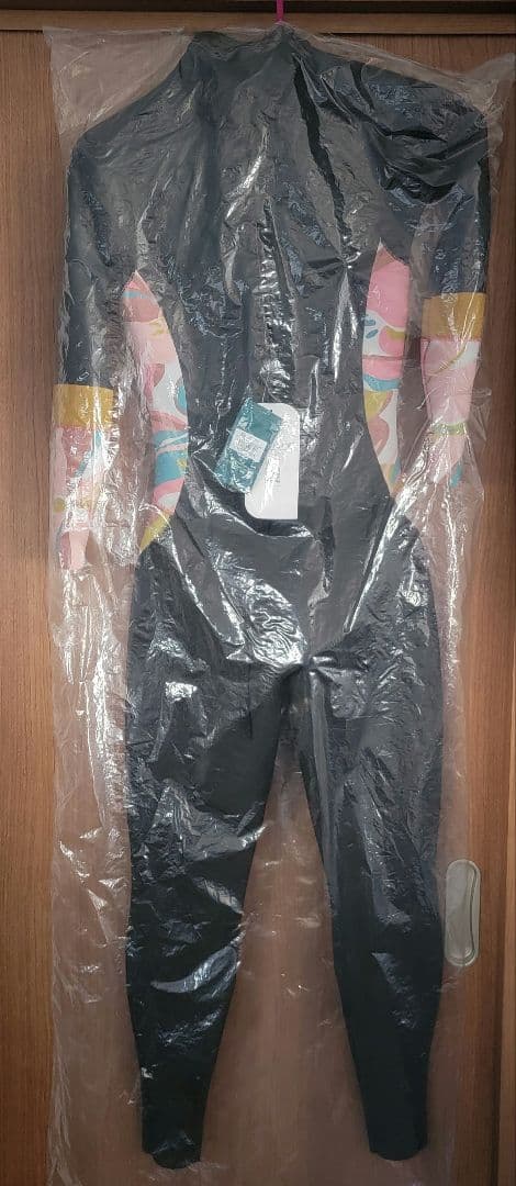 未使用品　ROXY4/3㍉ ウエットスーツ