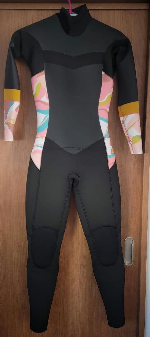 未使用品　ROXY4/3㍉ ウエットスーツ