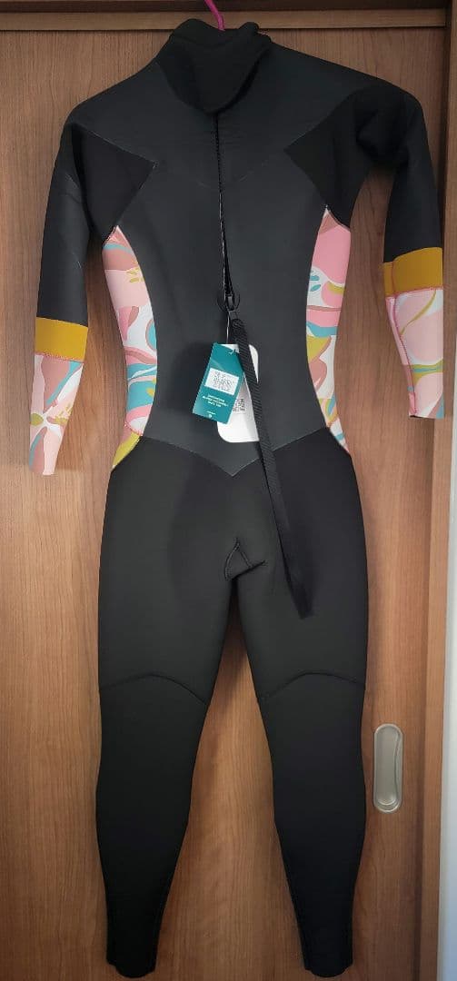 未使用品　ROXY4/3㍉ ウエットスーツ