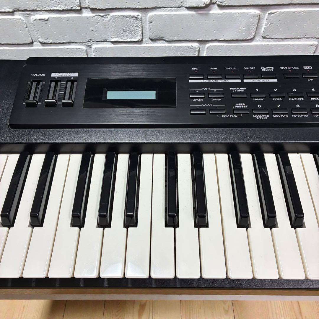 美品✨ Roland XP-10 シンセサイザー 音出し確認ケース付 人気モデル