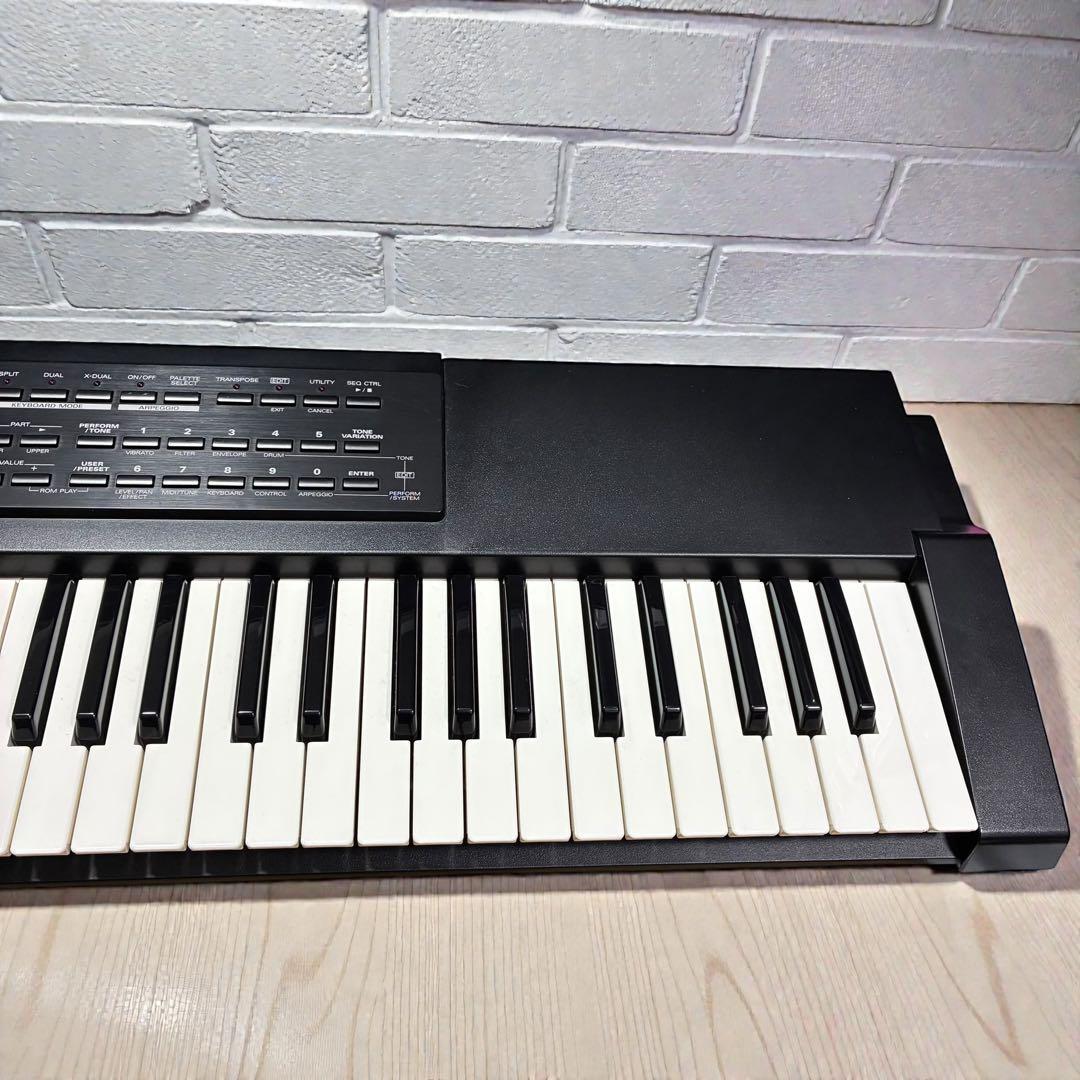 美品✨ Roland XP-10 シンセサイザー 音出し確認ケース付 人気モデル