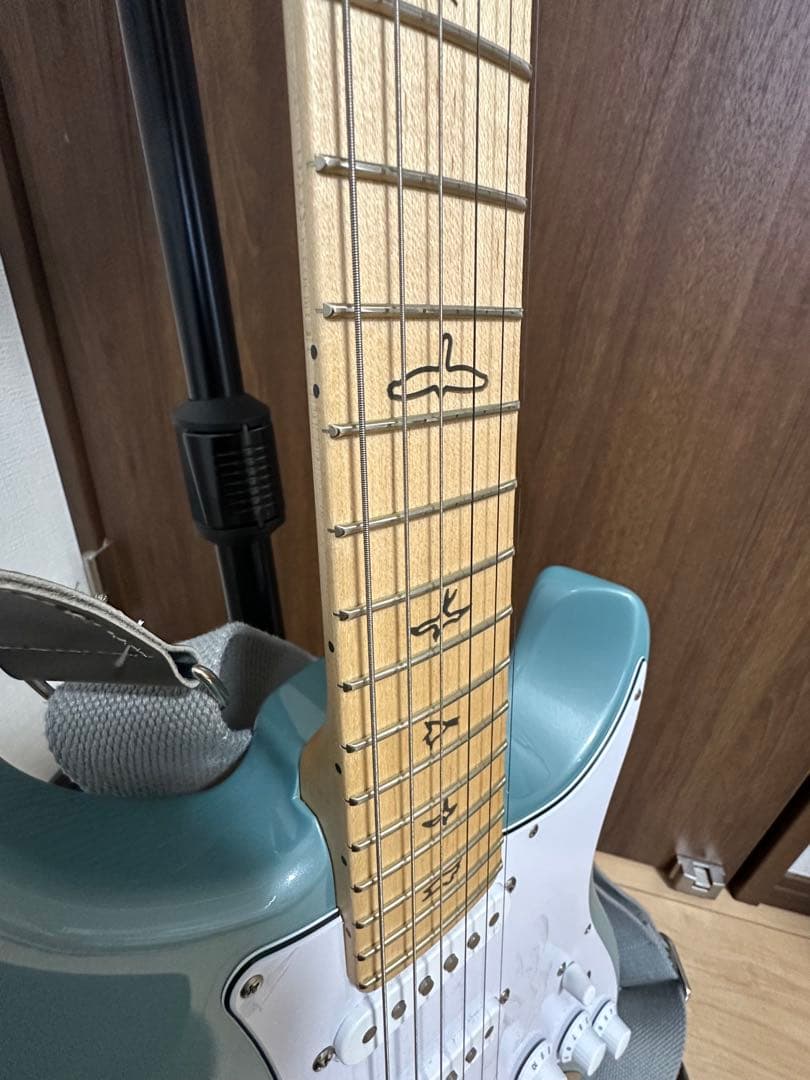 Silver Skyメイプル ラッカー ストラップ付