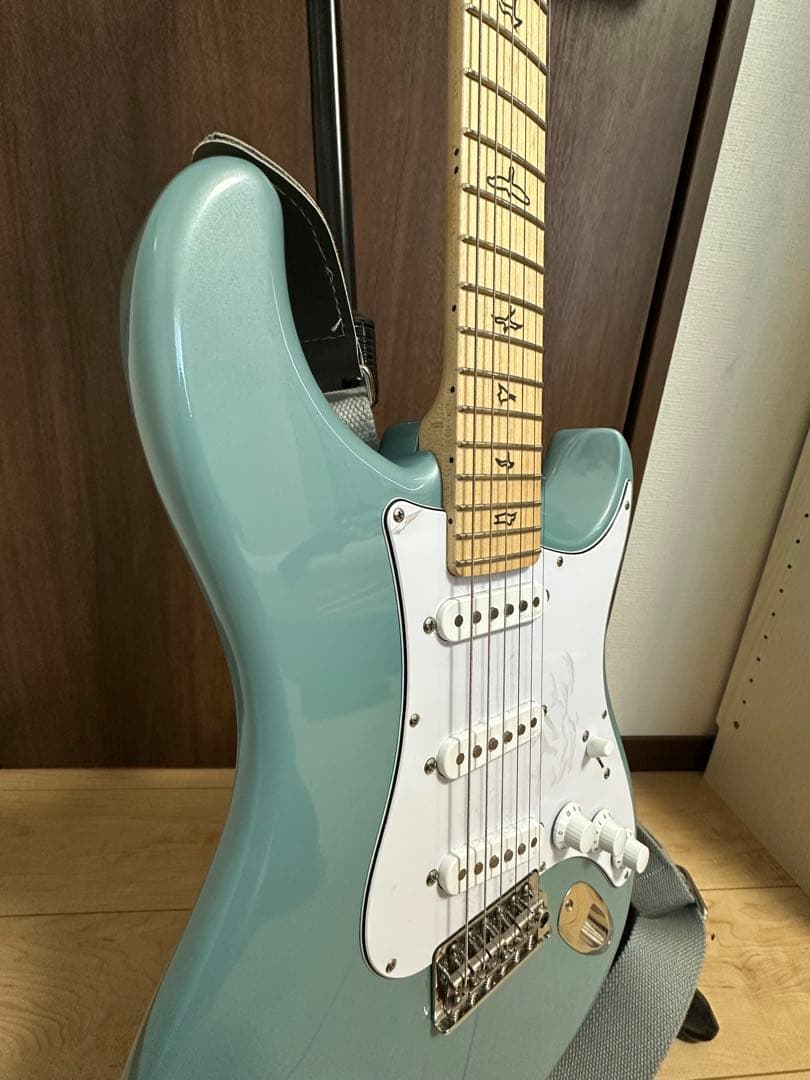 Silver Skyメイプル ラッカー ストラップ付