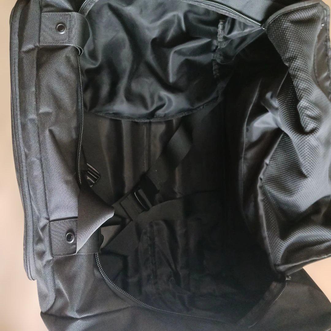 EGOZARU. ブラック ボストンバッグ