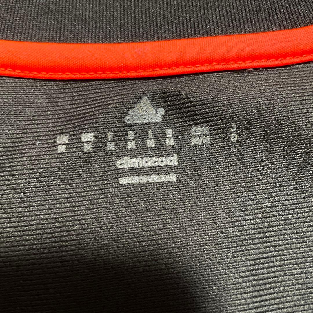 adidas Manchester United シャツ 黒赤