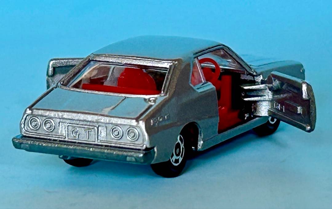 トミカ黒箱 61 ニッサン スカイライン 2000GT-E-S