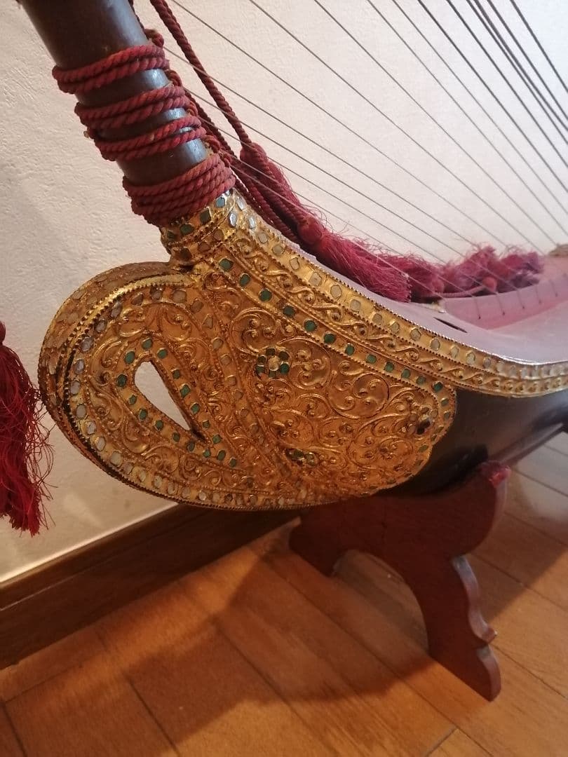 ビルマの竪琴 ミャンマー 伝統楽器 弦楽器 民族楽器 サウン・ガウ ハープ