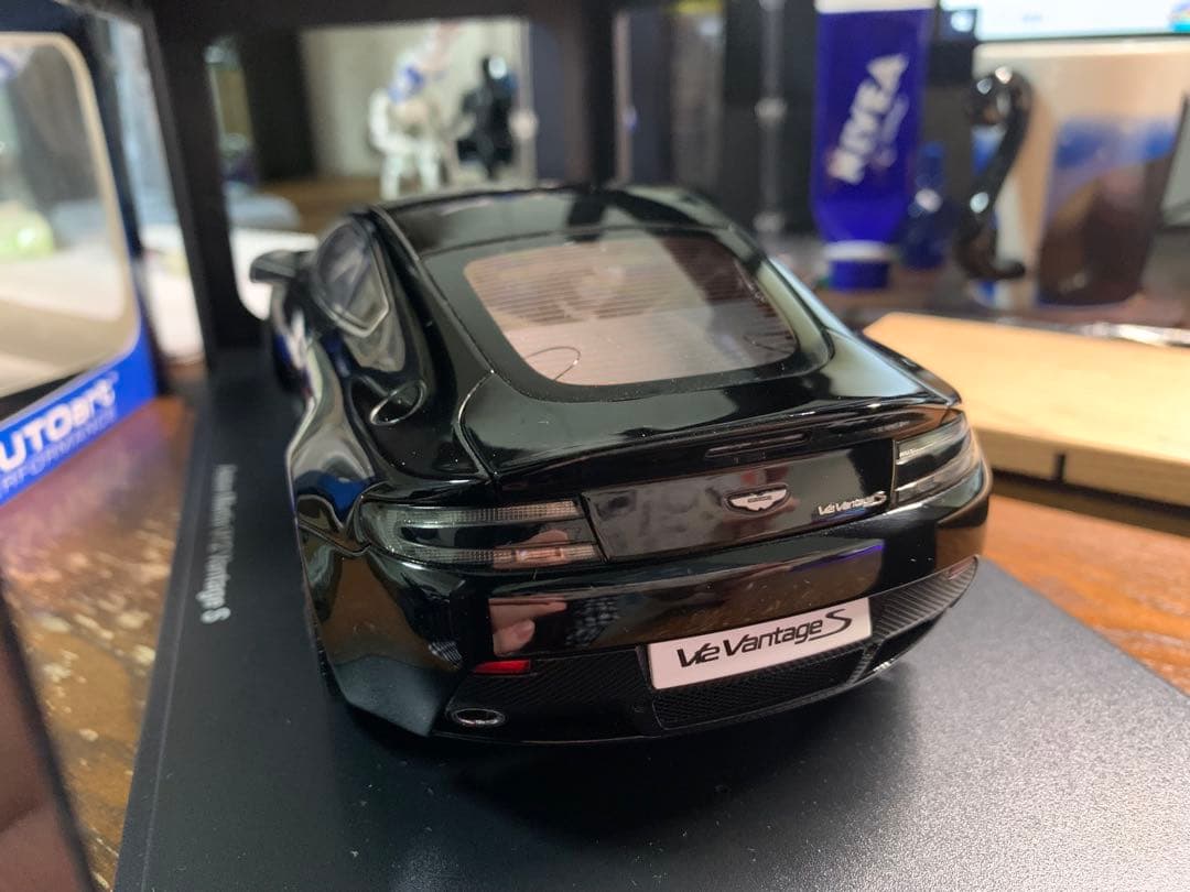 1/18 オートアート アストンマーチン V12ヴァンテージS