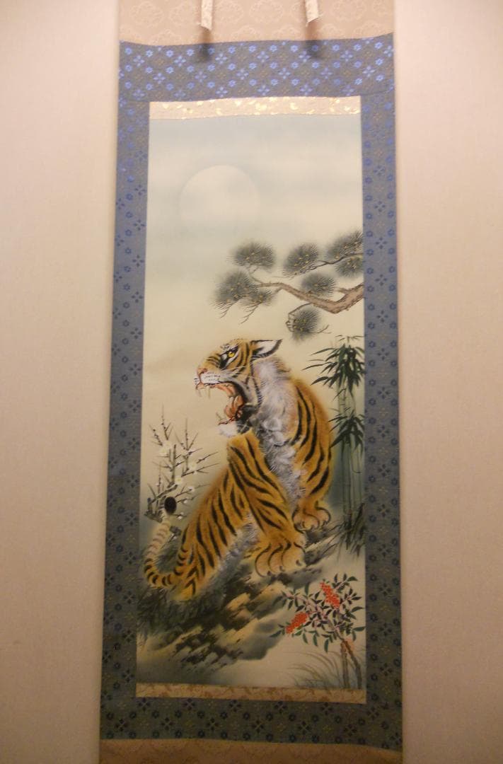掛け軸 田中康浩 月下猛虎之図 絹本 希少 軸装 茶道具 掛軸 美品 です。
