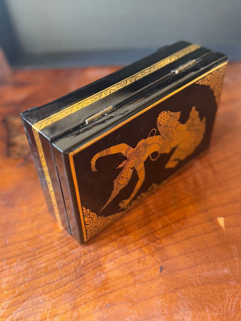 【タイ・チュンマイ】金色装飾のジュエリーボックス